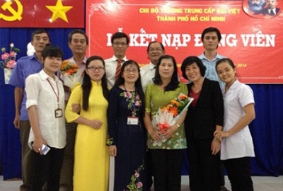 Lễ kết nạp đảng viên mới của chi bộ trường TC Đại Việt TP HCM