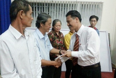 Trường TC Đại Việt Tp.HCM tặng quà Tết cho hộ nghèo, khó khăn tại P. Linh Trung, Q. Thủ Đức, Tp. HCM
