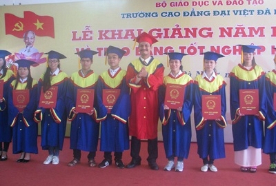 Trường CĐ Đại Việt Đà Nẵng tổ chức Lễ khai giảng và trao bằng tốt nghiệp