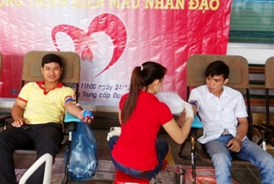 Trường Trung cấp Đại Việt TP Cần Thơ hưởng ứng phong trào: Hiến máu nhân đạo năm 2013
