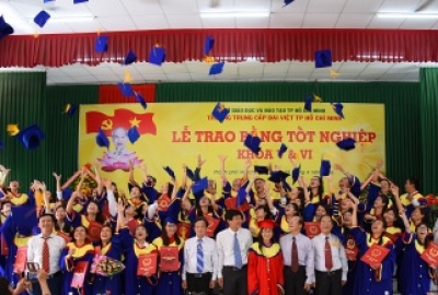 Trường TC Đại Việt TP HCM long trọng TC lễ trao bằng TN cho HS K5&6