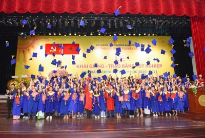 Lễ khai giảng và trao bằng tốt nghiệp năm học 2020-2021.