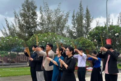 VIẾT TIẾP CÂU CHUYỆN HÒA BÌNH - ĐỜI ĐỜI NHỚ ƠN ANH LINH CÁC ANH HÙNG LIỆT SĨ!
