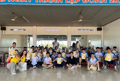 TRƯỜNG HỌC BỖNG “BÙNG NHIỆT” – HỌC SINH VỪA ĐƯỢC TƯ VẤN HƯỚNG NGHIỆP, VỪA NHẬN QUÀ CỰC XỊN TỪ ĐẠI VIỆT SÀI GÒN!