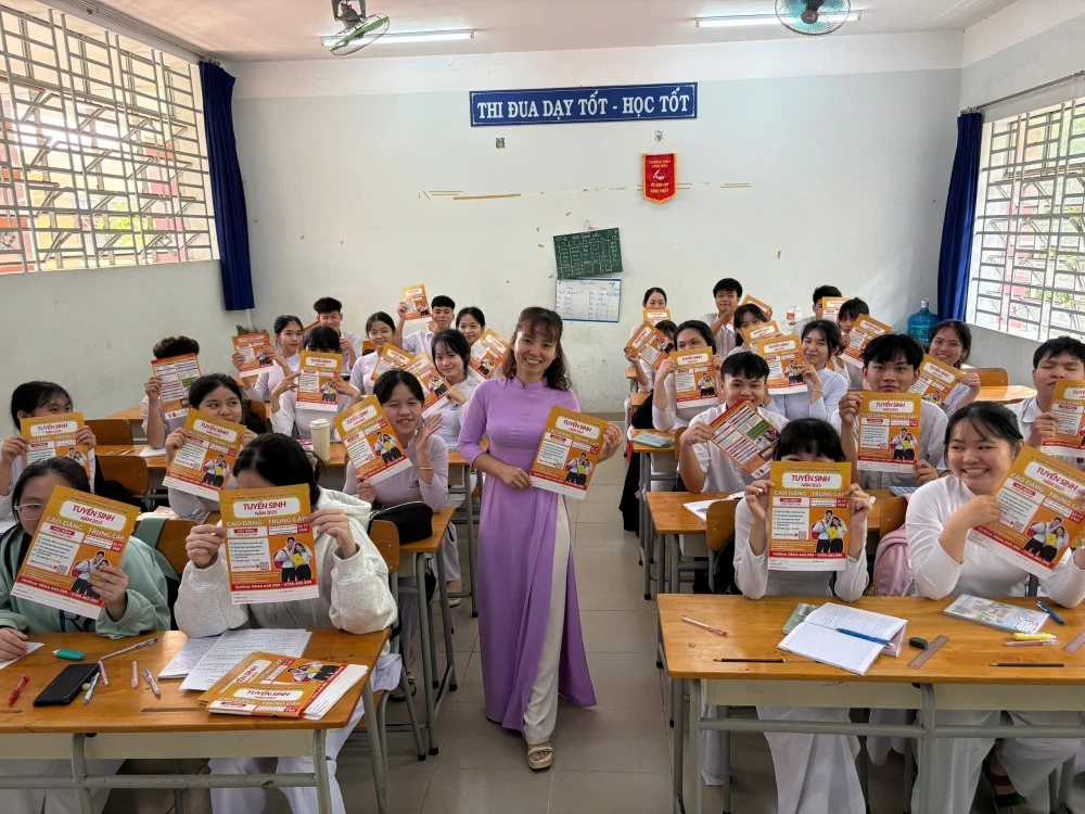 Cùng Học Sinh Bình Dương Định Hướng Tương Lai 2025 | Cao Đẳng Đại Việt Sài Gòn