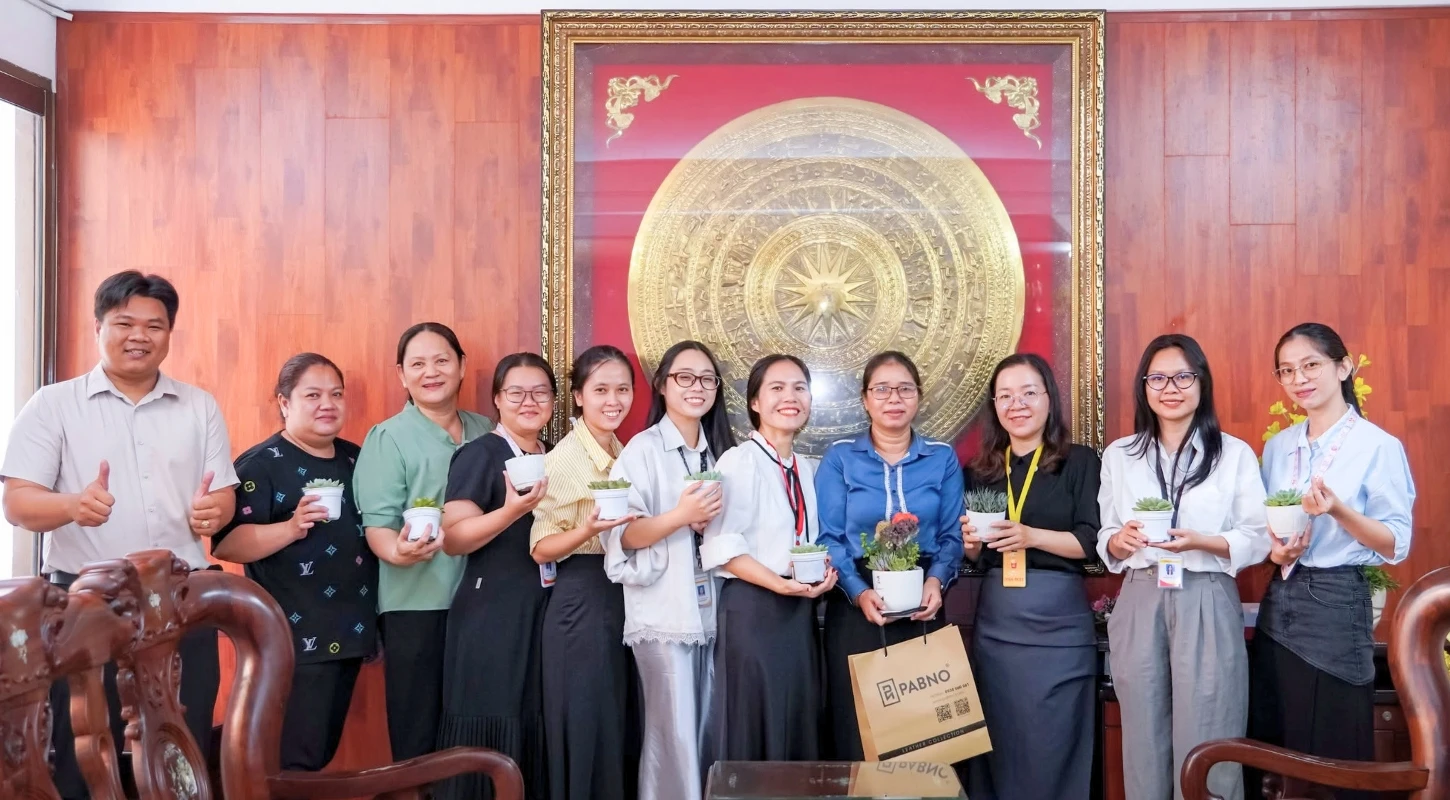 20/10 – TRAO YÊU THƯƠNG, GỬI NGÀN LỜI CHÚC ĐẾN CÁC BÔNG HOA CỦA ĐẠI VIỆT | Trường Trung Cấp Đại Việt Tp. Hồ Chí Minh