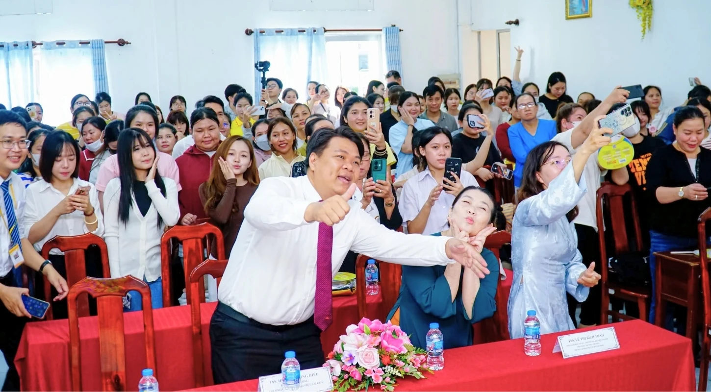 CHÍNH THỨC KHAI MẠC CHƯƠNG TRÌNH - K26 ĐÃ HỘI TỤ VÀO GIA ĐÌNH ĐẠI VIỆT SÀI GÒN THỦ ĐỨC RỰC RỠ TRONG NGÀY ĐẦU TIÊN CHÀO ĐÓN TÂN SINH VIÊN! | Trường Trung Cấp Đại Việt Tp. Hồ Chí Minh