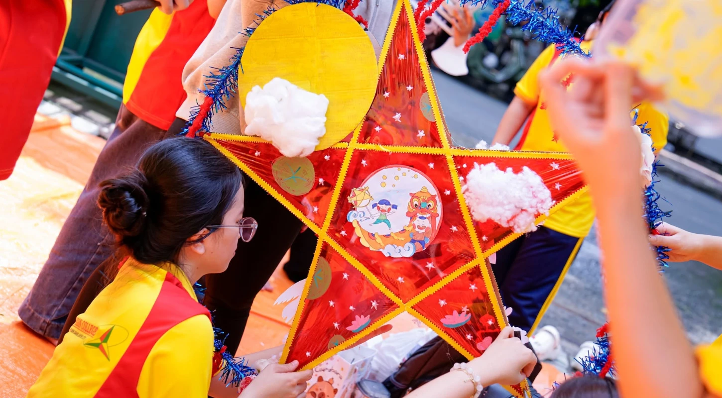 Hội thi Lồng đèn Trung thu 2026 – Những khoảnh khắc sáng tạo tại Đại Việt Sài Gòn | Trường Trung Cấp Đại Việt Tp. Hồ Chí Minh