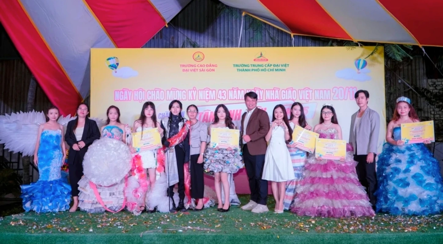Hội Thiết Kế Thời Trang Tái Chế Duyên Dáng Đại Việt – Tỏa Sáng Sáng Tạo Xanh Và Nét Đẹp Sinh Viên | Trường Trung Cấp Đại Việt Tp. Hồ Chí Minh