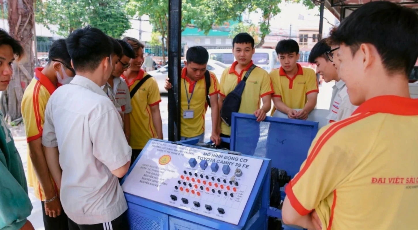 Sinh Viên Có Việc Làm Ngay Từ Giảng Đường Nhờ Chương Trình Đào Tạo Gắn Liền Thực Tiễn | Trường Trung Cấp Đại Việt Tp. Hồ Chí Minh