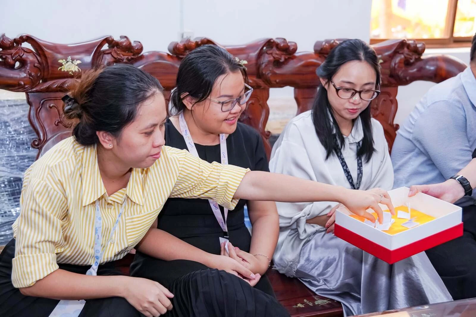 20/10 – TRAO YÊU THƯƠNG, GỬI NGÀN LỜI CHÚC ĐẾN CÁC BÔNG HOA CỦA ĐẠI VIỆT