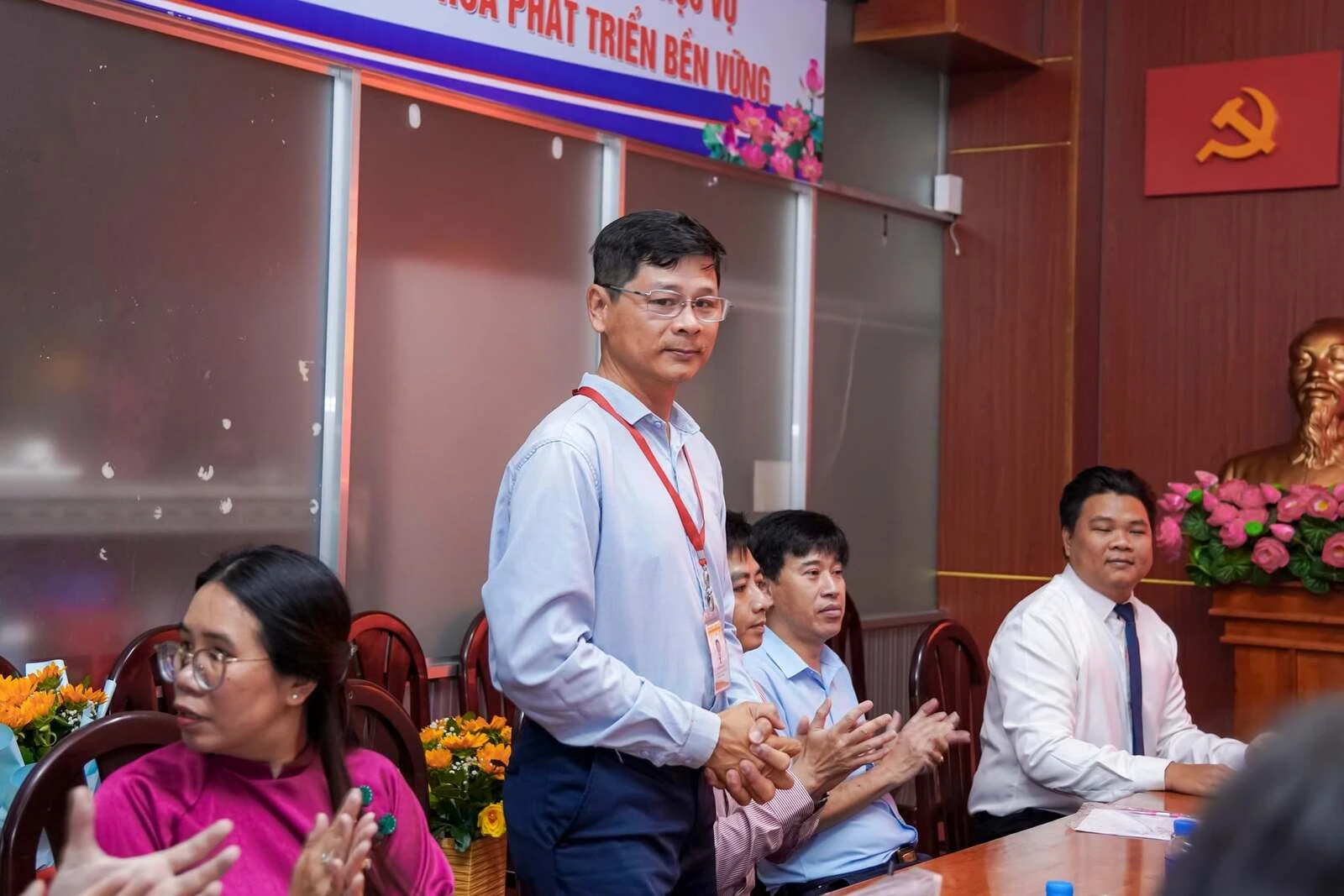 CHI BỘ TRƯỜNG CAO ĐẲNG ĐẠI VIỆT SÀI GÒN TỔ CHỨC LỄ KẾT NẠP ĐẢNG VIÊN MỚI