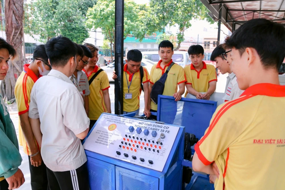 Sinh Viên Có Việc Làm Ngay Từ Giảng Đường | Cam Kết Việc Làm Sau Tốt Nghiệp