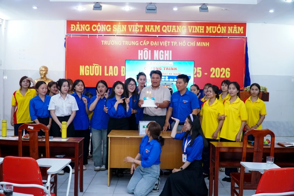 Tổ Chức Họp Mặt Kỷ Niệm 95 Năm Ngày Thành Lập Đoàn TNCS Hồ Chí Minh | Cao Đẳng Đại Việt Sài Gòn Thủ Đức