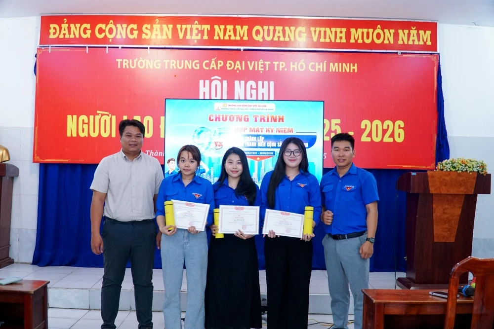 Tổ Chức Họp Mặt Kỷ Niệm 95 Năm Ngày Thành Lập Đoàn TNCS Hồ Chí Minh | Cao Đẳng Đại Việt Sài Gòn Thủ Đức