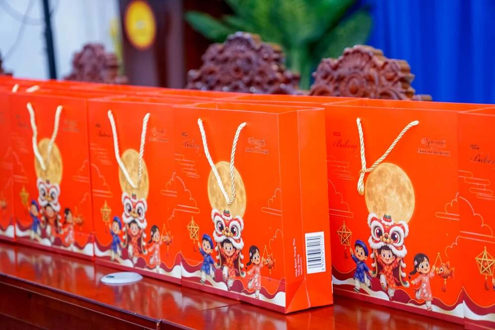 Trung Thu Ấm Áp – Cao Đẳng Đại Việt Sài Gòn Cơ Sở Thủ Đức Gửi Trao Niềm Vui Đến Cán Bộ Nhân Viên