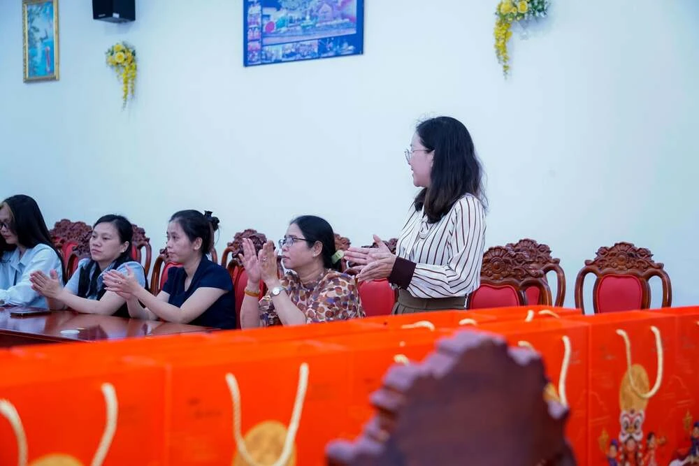 Trung Thu Ấm Áp – Cao Đẳng Đại Việt Sài Gòn Cơ Sở Thủ Đức Gửi Trao Niềm Vui Đến Cán Bộ Nhân Viên