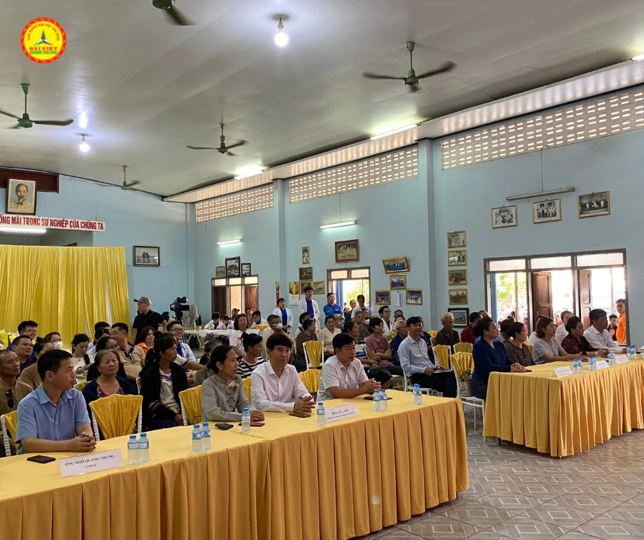 Trường Cao đẳng Đại Việt Sài Gòn khám bệnh miễn phí tại Savannakhet, Lào