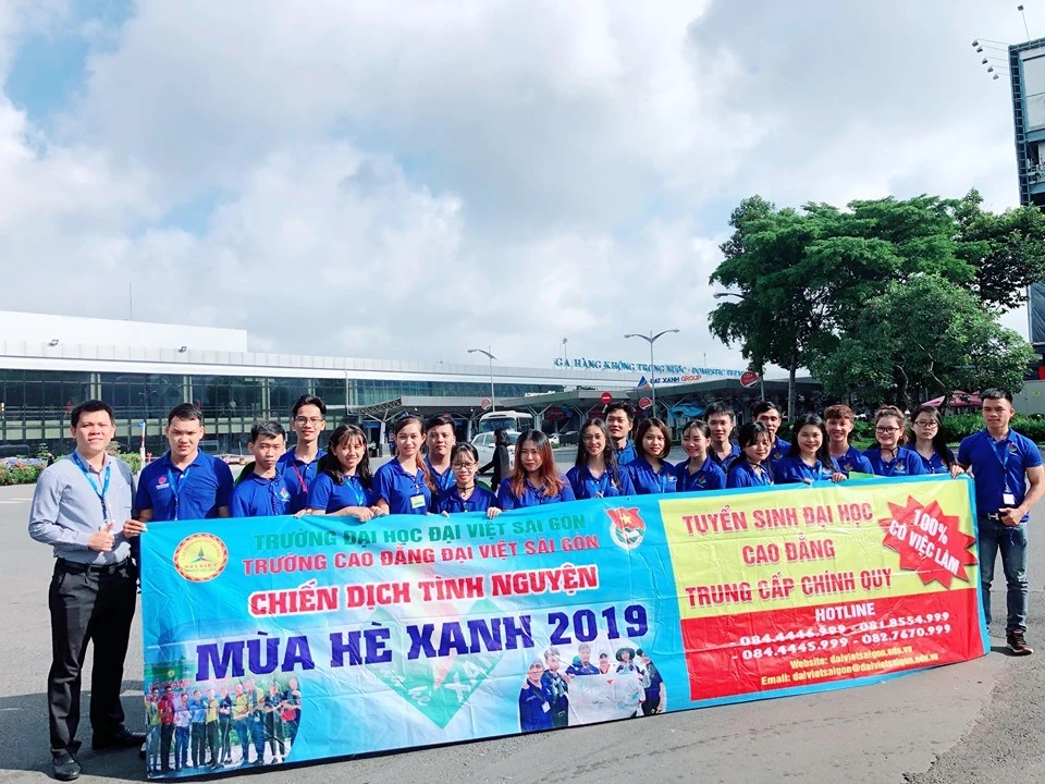 Chiến Dịch Mùa Hè Xanh 2019 Tại Sân Bay Tân Sơn Nhất | Sinh Viên Đại Việt