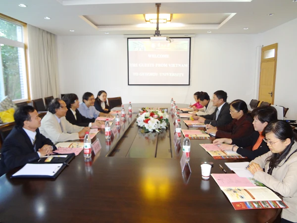 Trường Tc Đại Việt Tp Hcm Chính Thức Thăm Và Làm Việc Với Trường Đại Học Quý Châu
